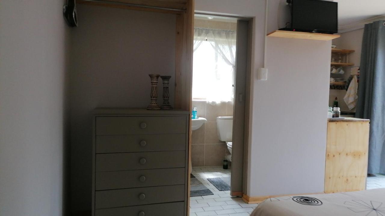 A1 Kynaston Self Catering Or Bed And Breakfast Джефрис Бей Екстериор снимка