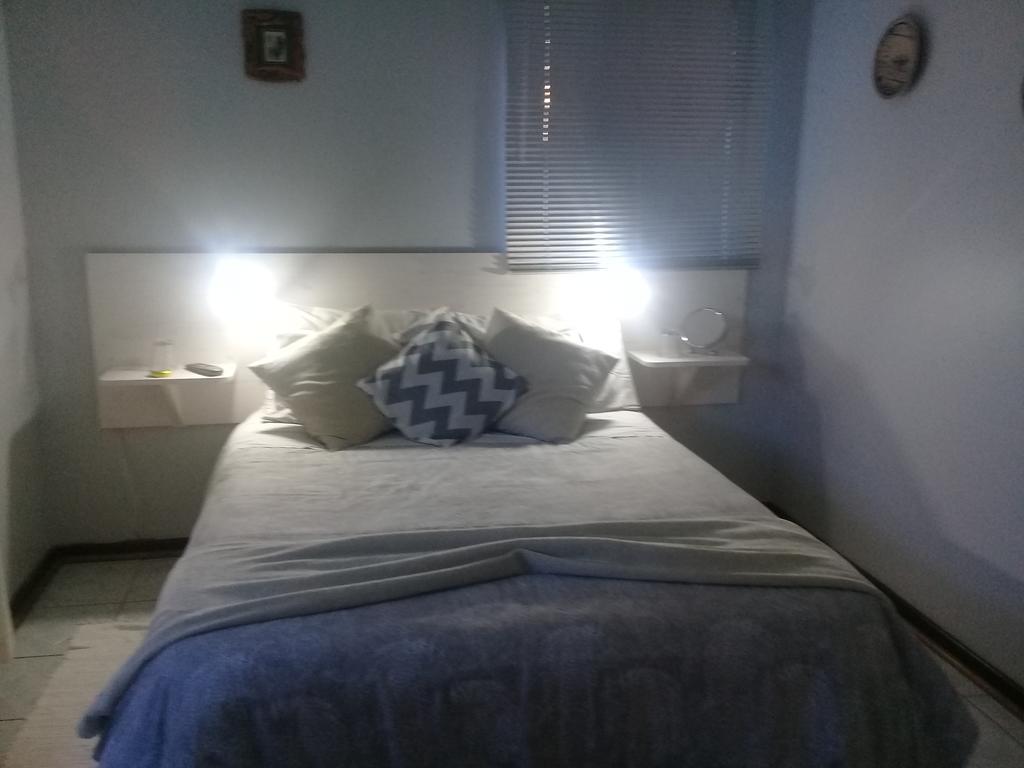A1 Kynaston Self Catering Or Bed And Breakfast Джефрис Бей Екстериор снимка